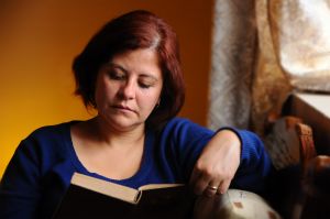 1207951_woman_reading_at_home
