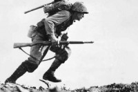 US_Marine_charges_through_Japanese_machine_gun_fire_on_Okinawa