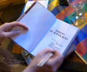 Podpis do knihy Idioti 21. století Foto: Jiří Holub