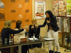 Připíjíme paní Herzové na zdraví