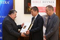 Predani-Bible-Reynek-kardinalovi