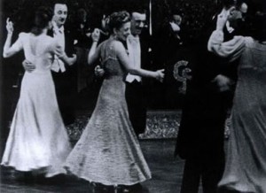 Roosje předvádí nový tanec - fotografie ze záznamu filmového týdeníku Polygoonjournaal, 1940