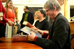 od jednoho fanouška dostal Michel Faber dárek v podobě desky