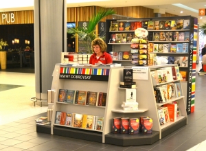 Knihy pana Vondrušky byly k dostání také ve stánku knihkupectví Dobrovský, jež byl partnerem akce. 