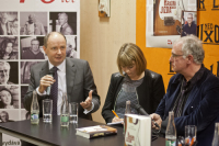 Irský velvyslanec Charles Sheehan (vlevo)