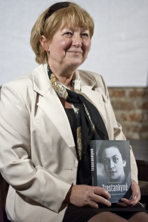Autorka se svou knihou