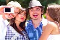 Štastní mladí lidé