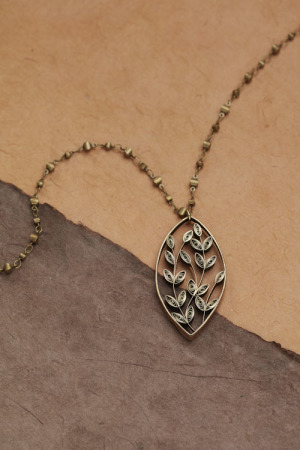 Leafy Vine Pendant from The Art of Quilling Paper Jewelry