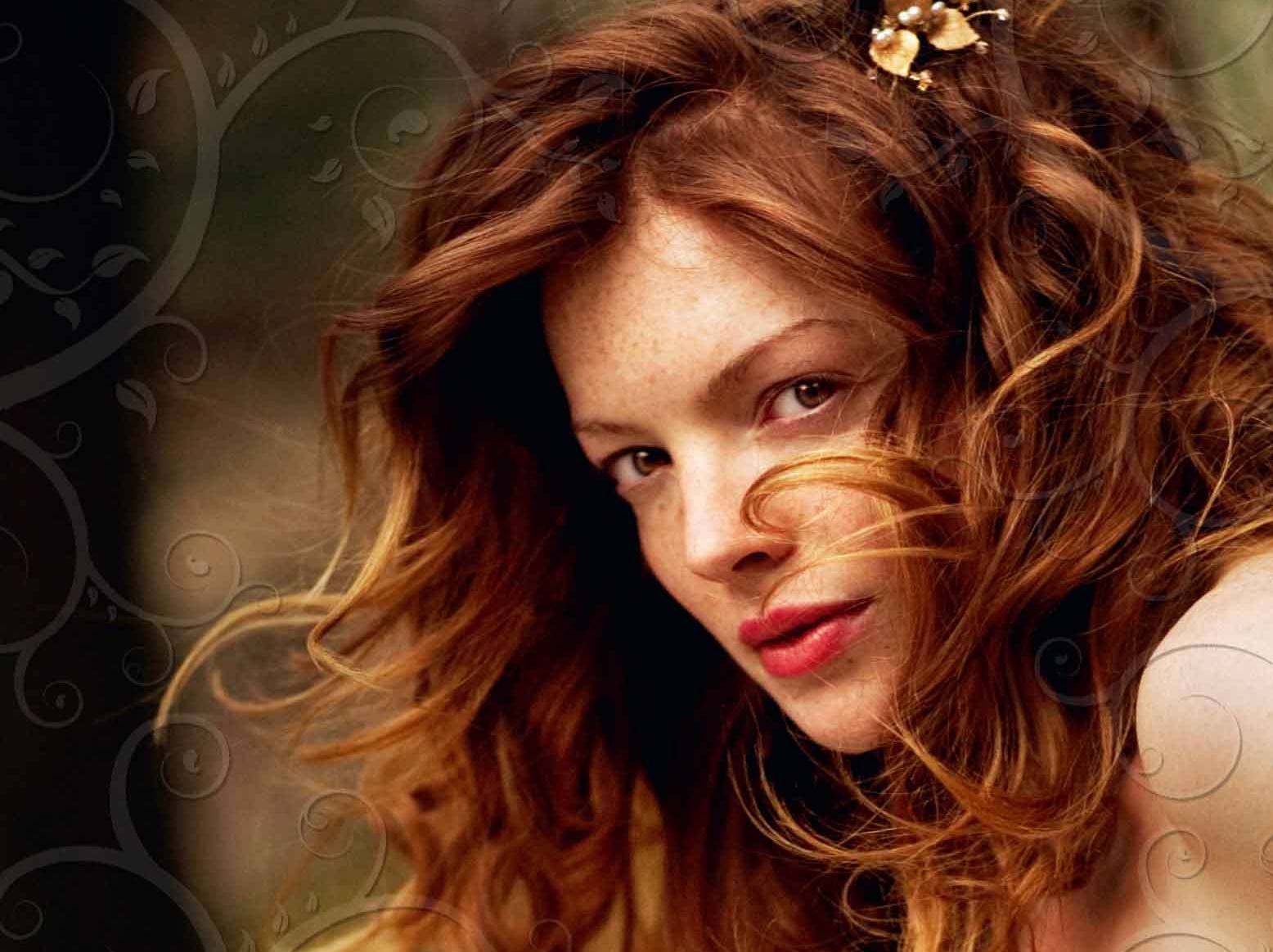 Teenagerské čtvrtky: Carrie Ryanová – Les rukou a zubů