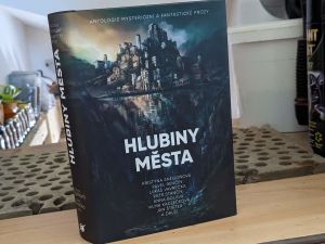 Město temné i zářící