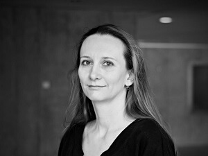 „Na co jsou nám vymyšlené krvavé detektivky o deseti mrtvolách, když pak nesneseme pohled do vlastní minulosti,“ říká spisovatelka Petra Klabouchová (II. část)