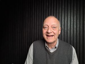 „Při psaní autor nesmí trpět, ale bavit se,“ říká spisovatel Vladimír Blažek